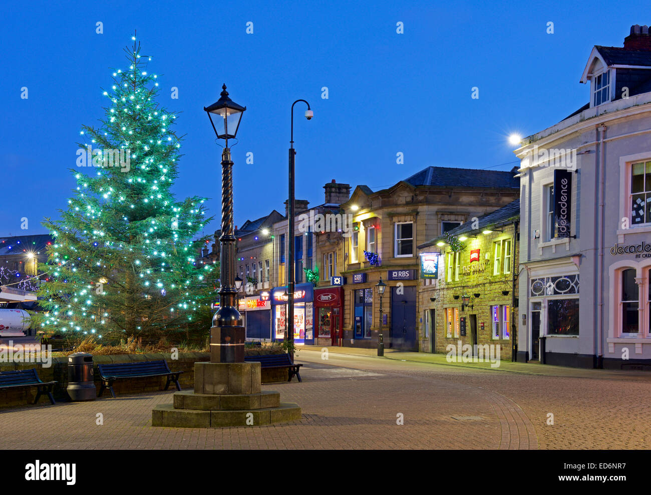 christmas tree and shopping centre at dusk burnley christmas tree and shopping centre at dusk burnley