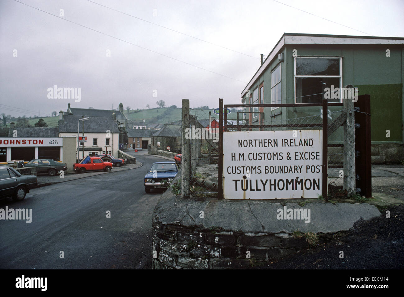 tullyhommon-northern-ireland-november-1985-tullyhommon-hm-customs-EECM14.jpg