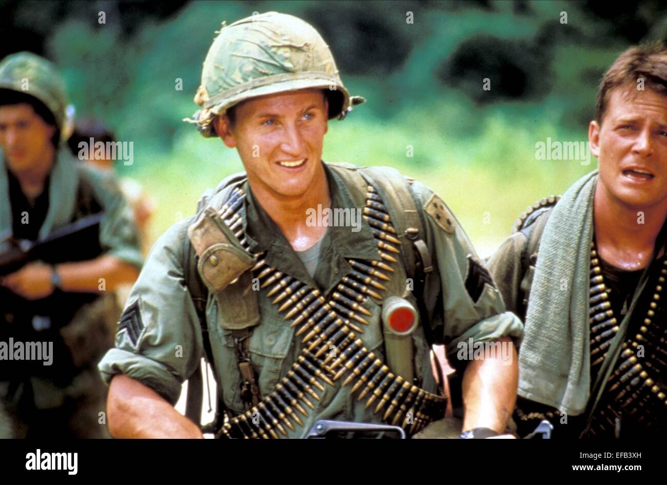 SEAN PENN & MICHAEL J. FOX CASUALTIES OF WAR (1989 Stock Photo
