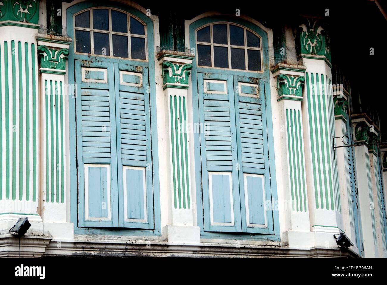 singapore: 19th century chinese shop houses with decorative stock singapore: 19th century chinese shop houses with decorative stock