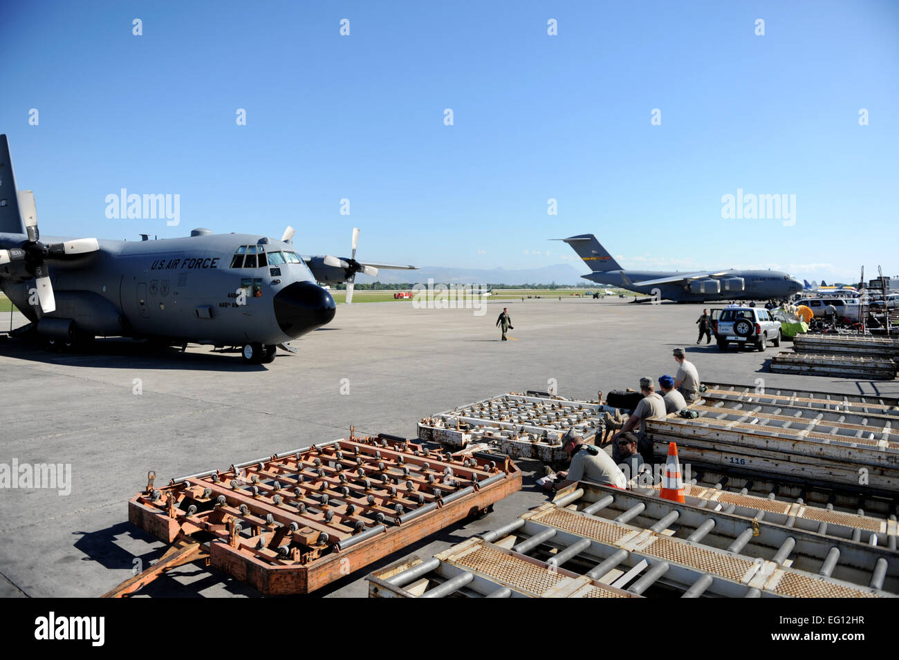 100115-f-2034c-105a-c-130-hercules-and-a-c-17-globemaster-sit-on-the-EG12HR.jpg