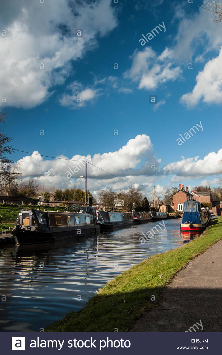 scenic-view-alongside-the-trent-and-mers