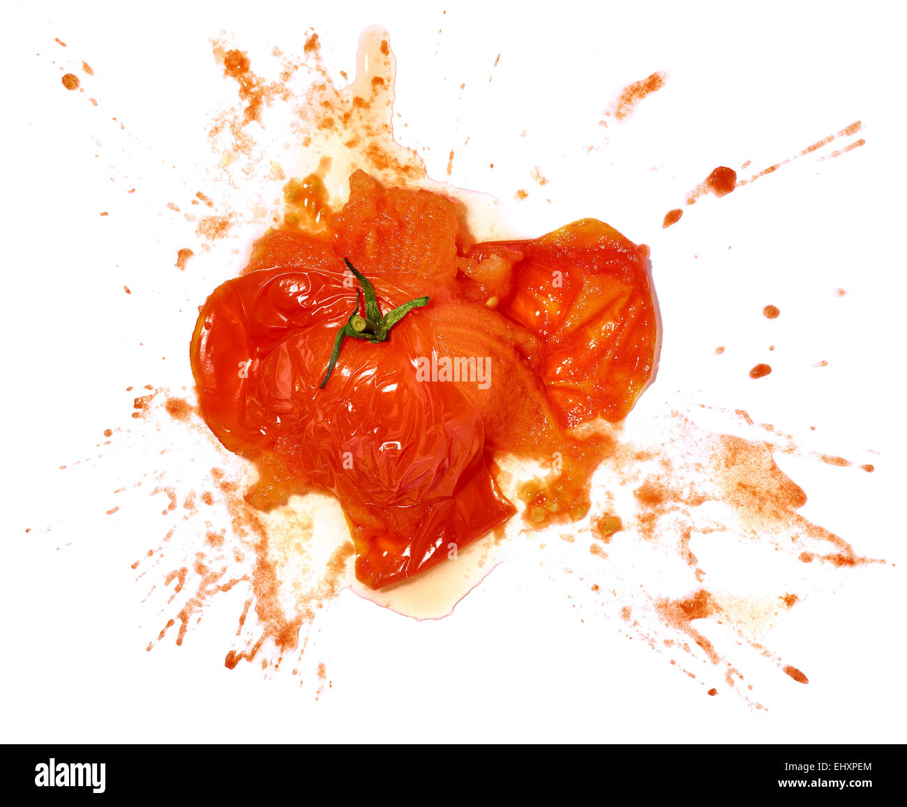 smashed-tomato-on-white-background-EHXPE