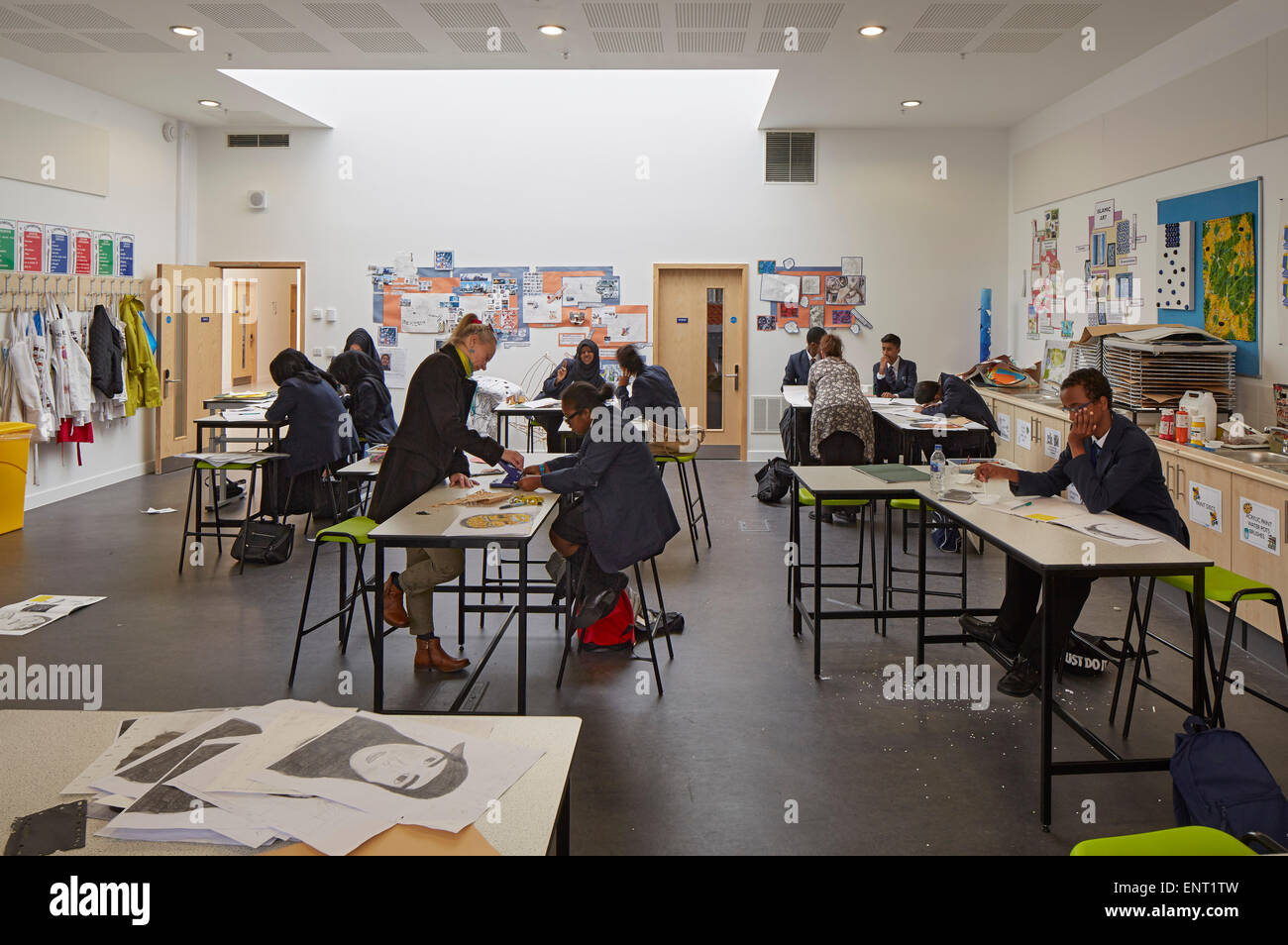 Art classroom during lesson. Regent High School, London, United Stock ...
