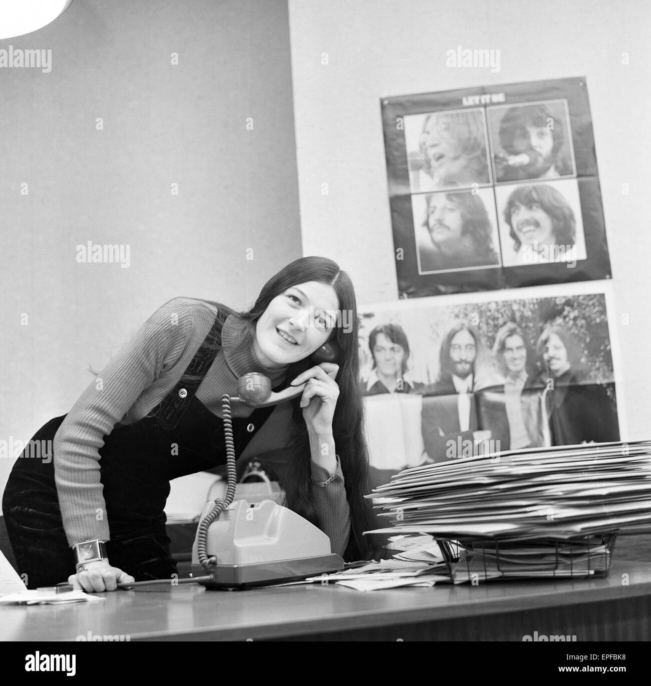 http://c8.alamy.com/comp/EPFBK8/freda-kelly-26-the-beatles-official-fan-club-secretary-pictured-at-EPFBK8.jpg