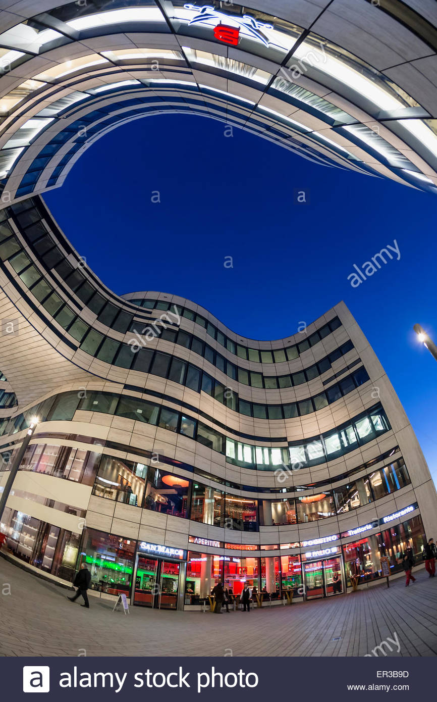 Duesseldorf germany kö bogen office shopping complex luxury arcade centre curved design daniel libeskind architect