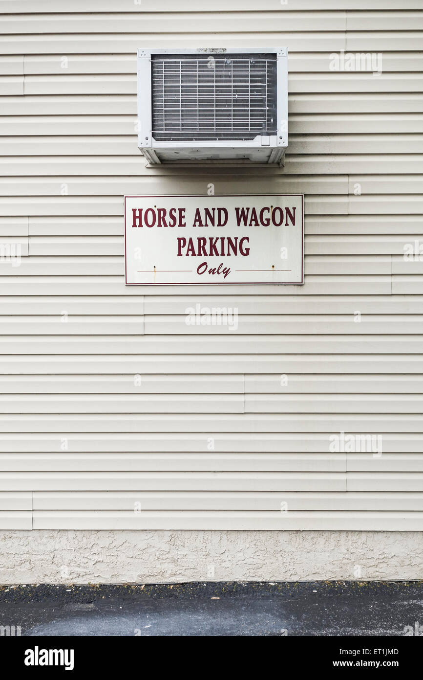 sign-for-amish-horse-and-buggy-parking-c