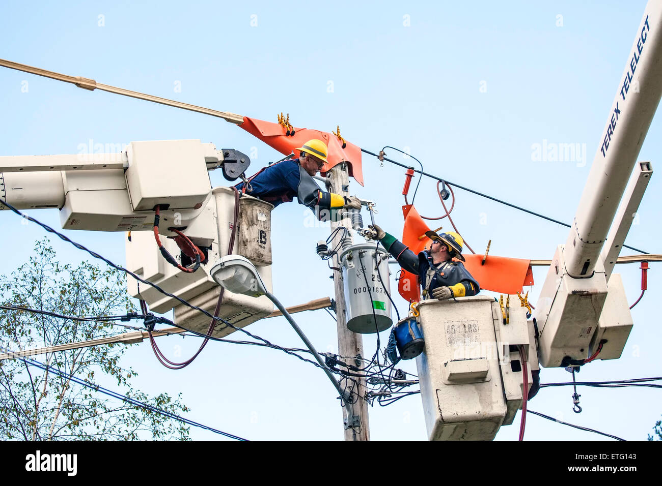 two-linemen-for-new-hampshire-electric-cooperative-inc-repair-stock