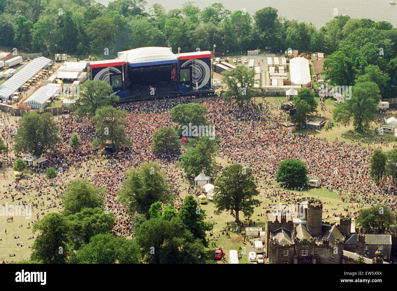 1996 Oasis, Aerial Views. Music group, performing on stage, Balloch