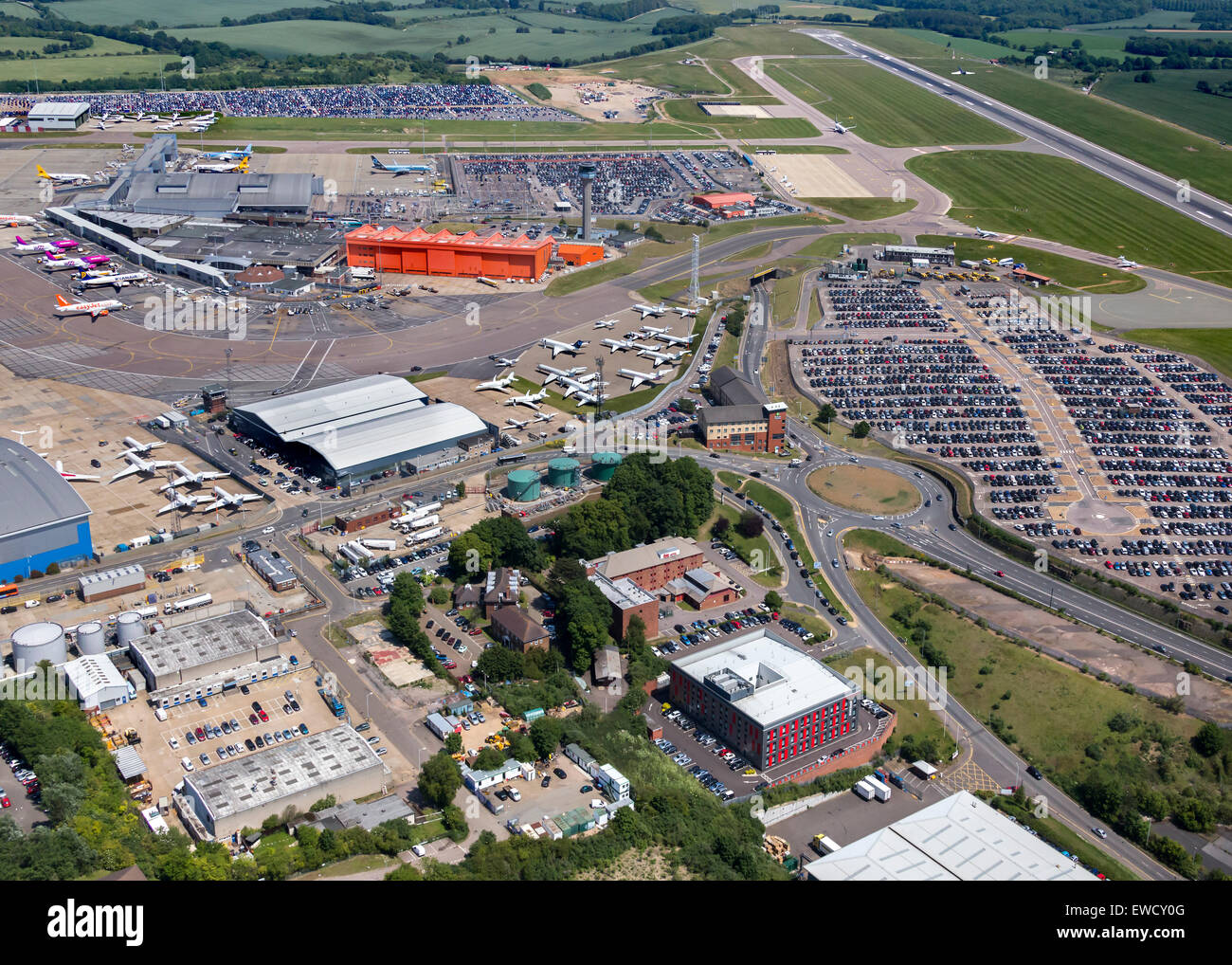 luton-airport-airfield-aerial-view-overhead-stock-photo-royalty-free