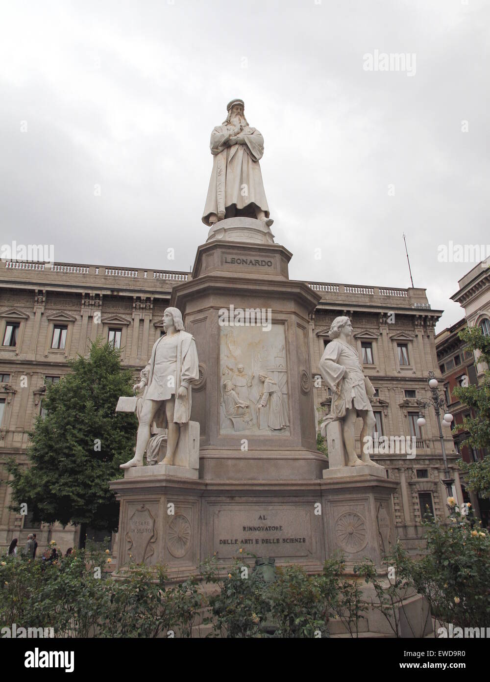 Statue Of Leonardo Da Vinci Milan Hi Res Stock Photography And Images