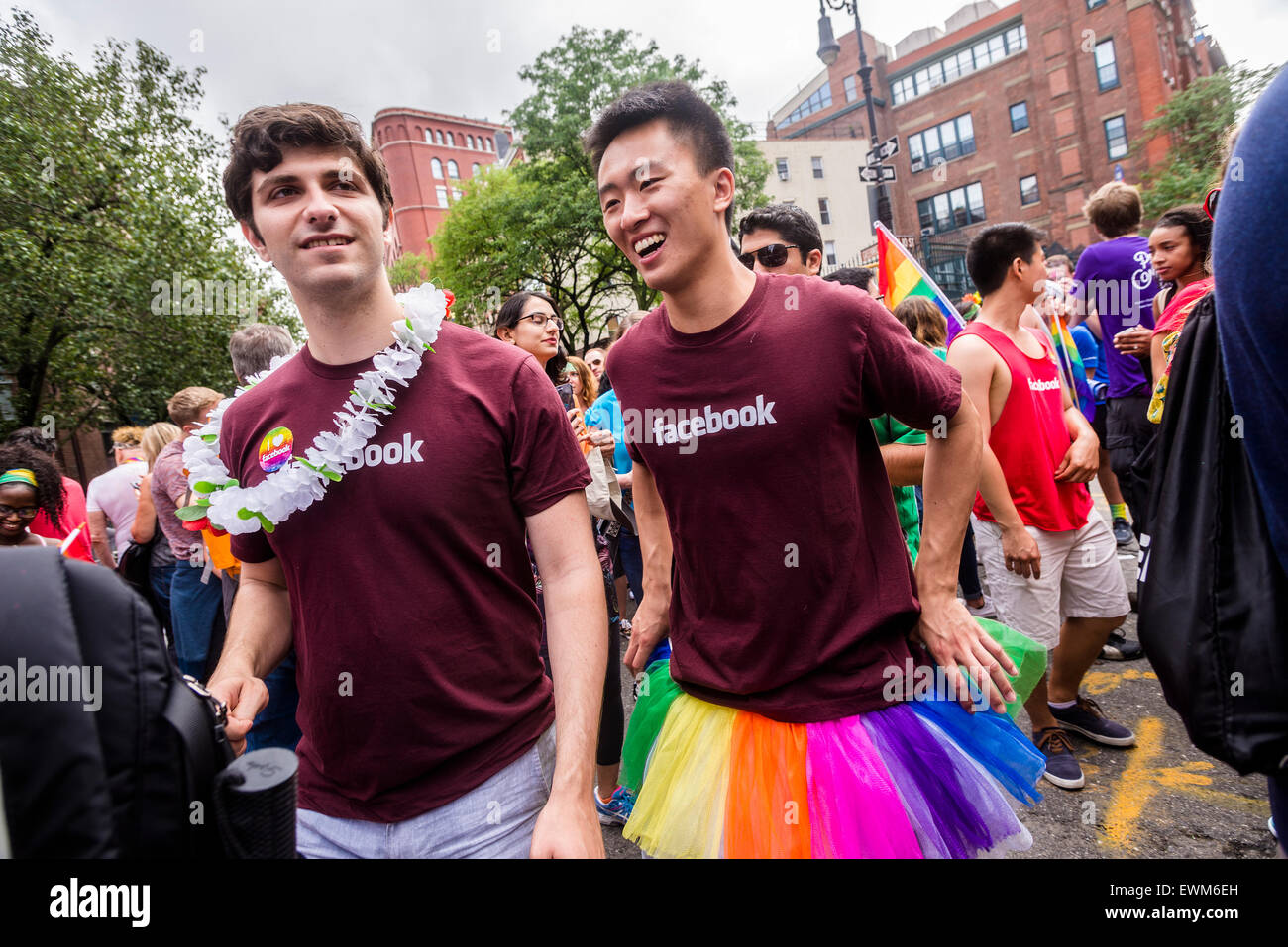 c8.alamy.com/comp/EWM6EH/new-york-usa-28th-june-2015-gay-pride-parade-in-the-west-village-facebook-EWM6EH.jpg