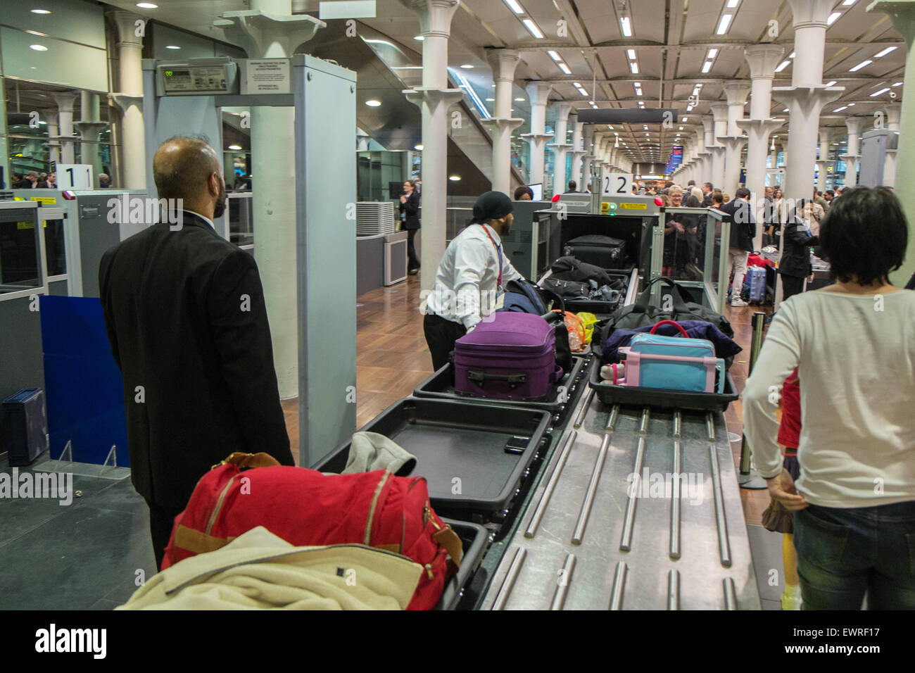 Airport security style baggage security checks at St Pancras train