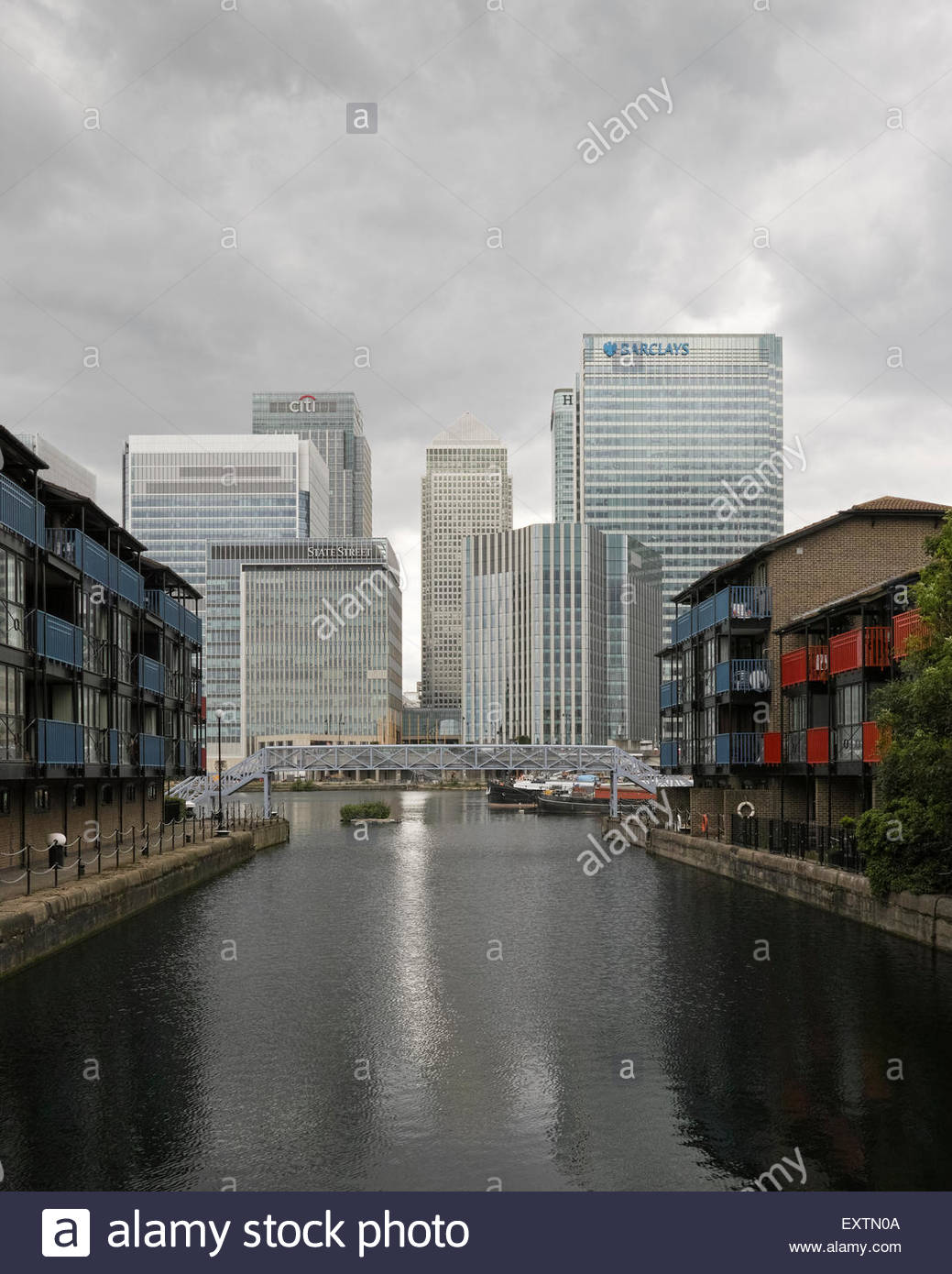 view-of-canary-wharf-estate-from-blackwa
