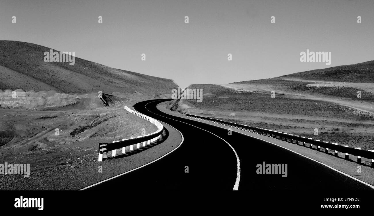 winding-road-from-yakawlang-to-bamiyan-c