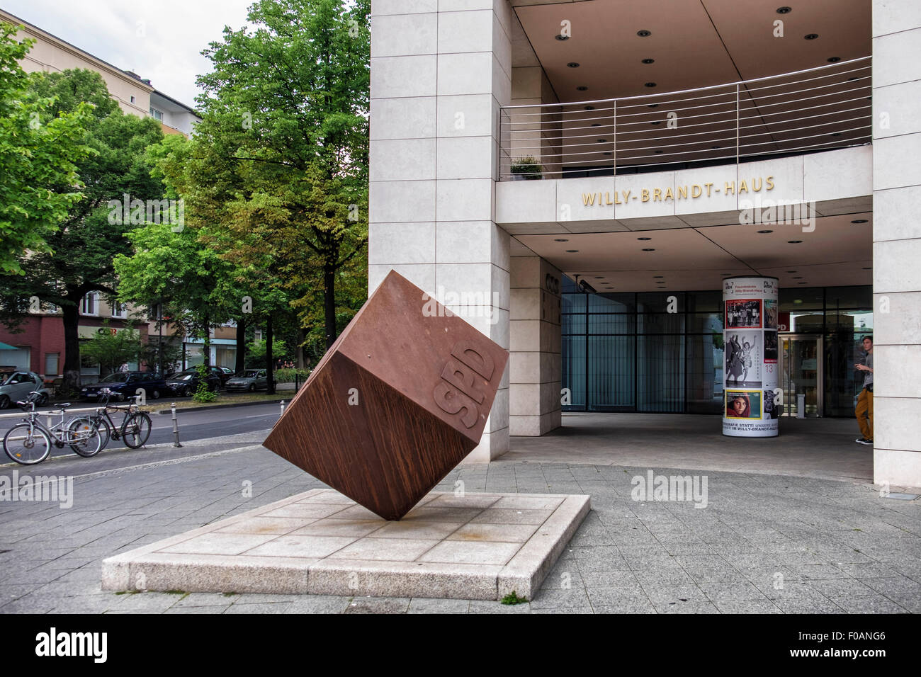 Berlin willy brandt haus exterior willy brandt house spd offices modern limestone and glass building in kreuzberg