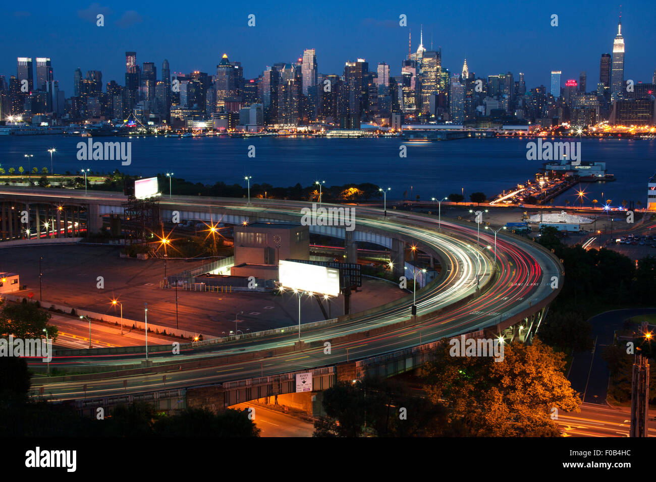 MIDTOWN MANHATTAN NEW YORK CITY SKYLINE HUDSON RIVER LINCOLN TUNNEL