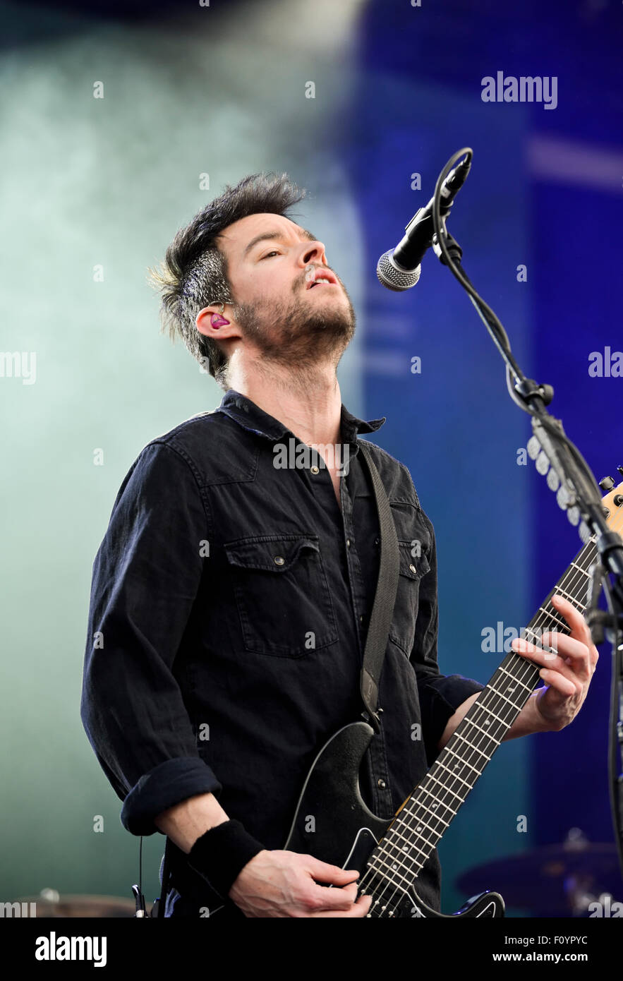 Pete Loeffler Guitarist and vocals for the band Chevelle Performing