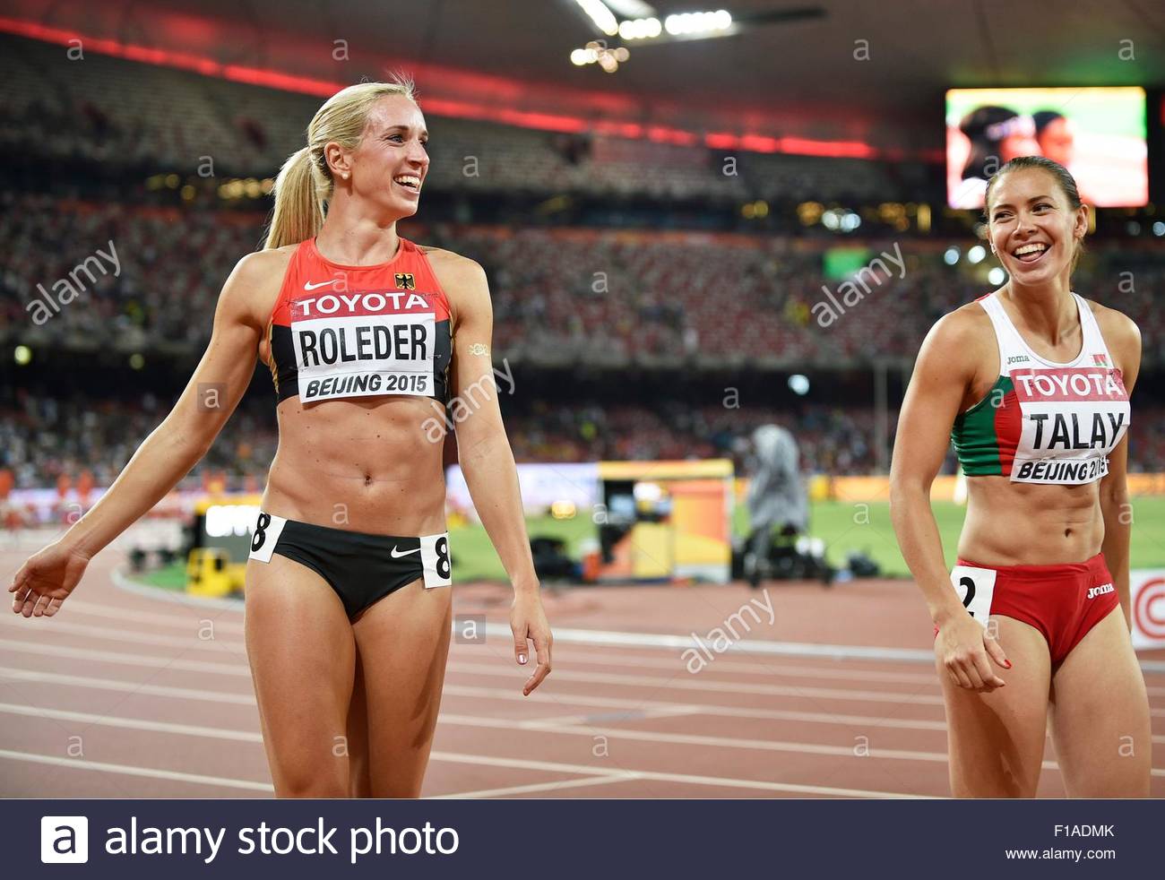 epa04902271-cindy-roleder-l-of-germany-and-alina-talay-of-belarus-F1ADMK.jpg