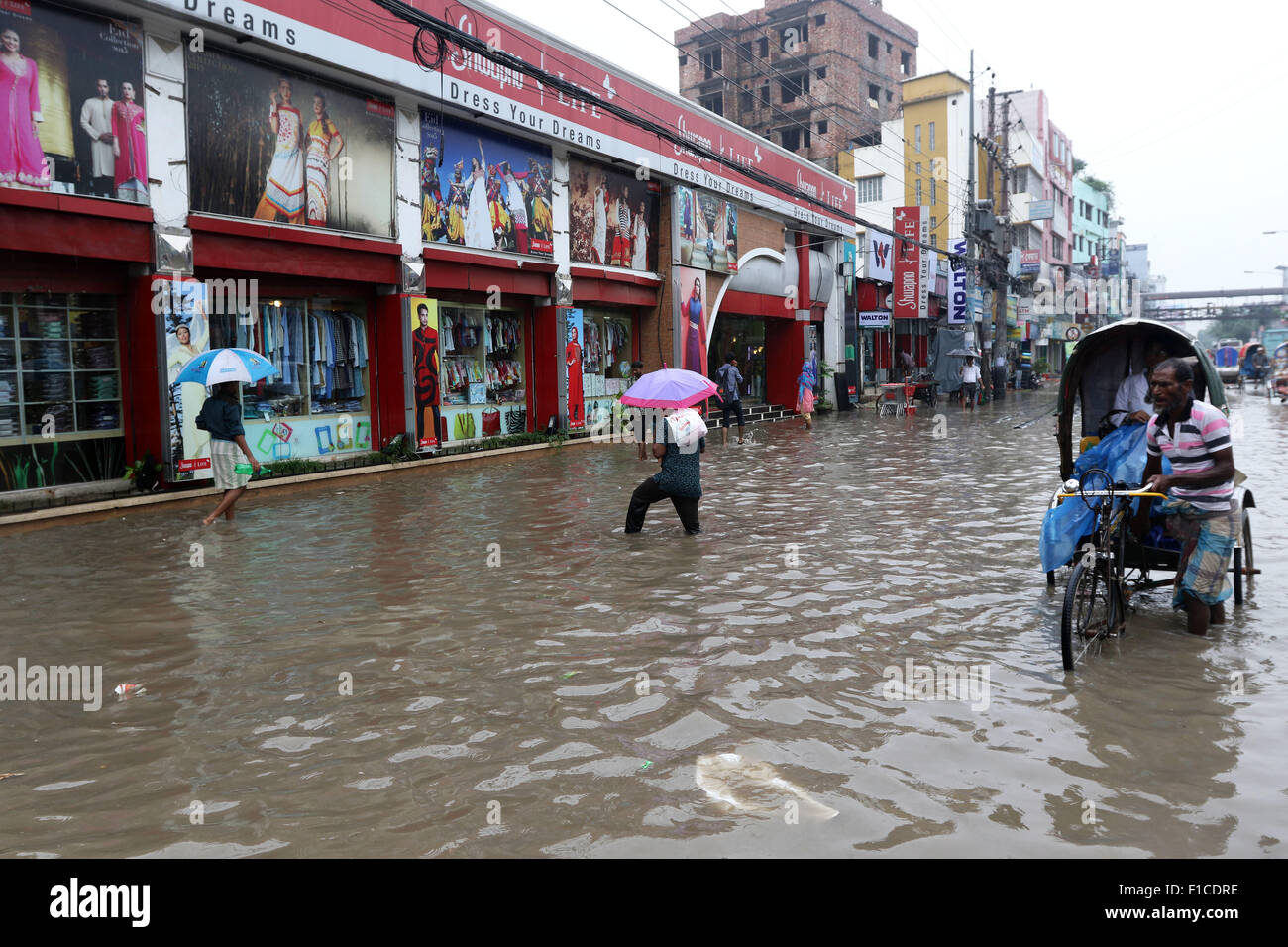 Dhaka, Bangladesh. 1st September, 2015. Twohour heavy shower Stock Photo, Royalty Free Image