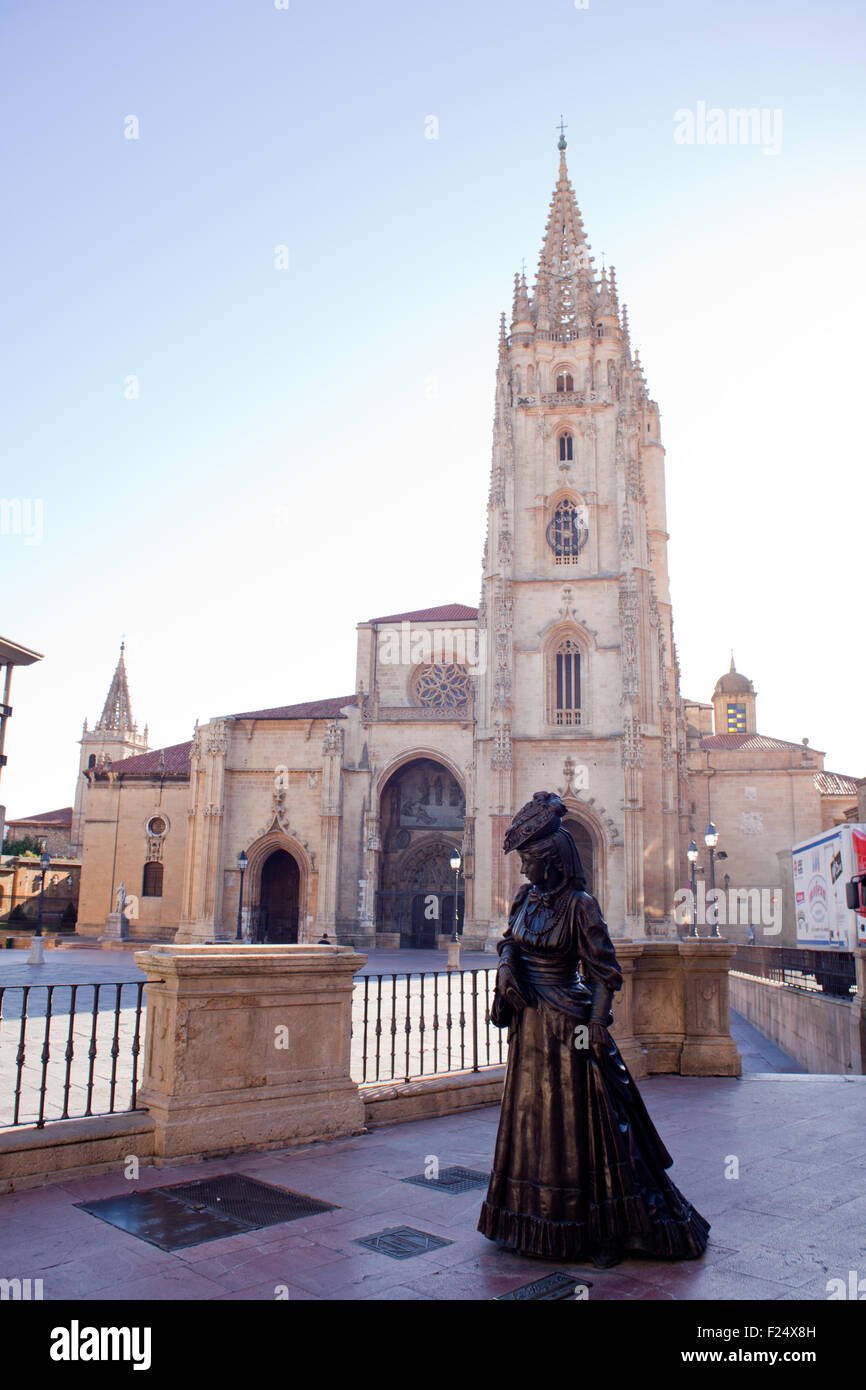 La Regenta, bronze statue in the city of Oviedo Asturias, Spain Stock Photo, Royalty Free