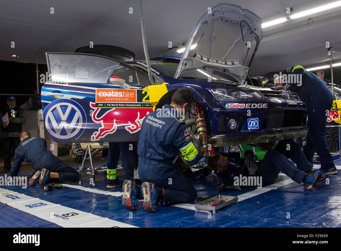 Coffs Harbour, Australia, 12th Sep, 2015. Team mechanics work to Stock
