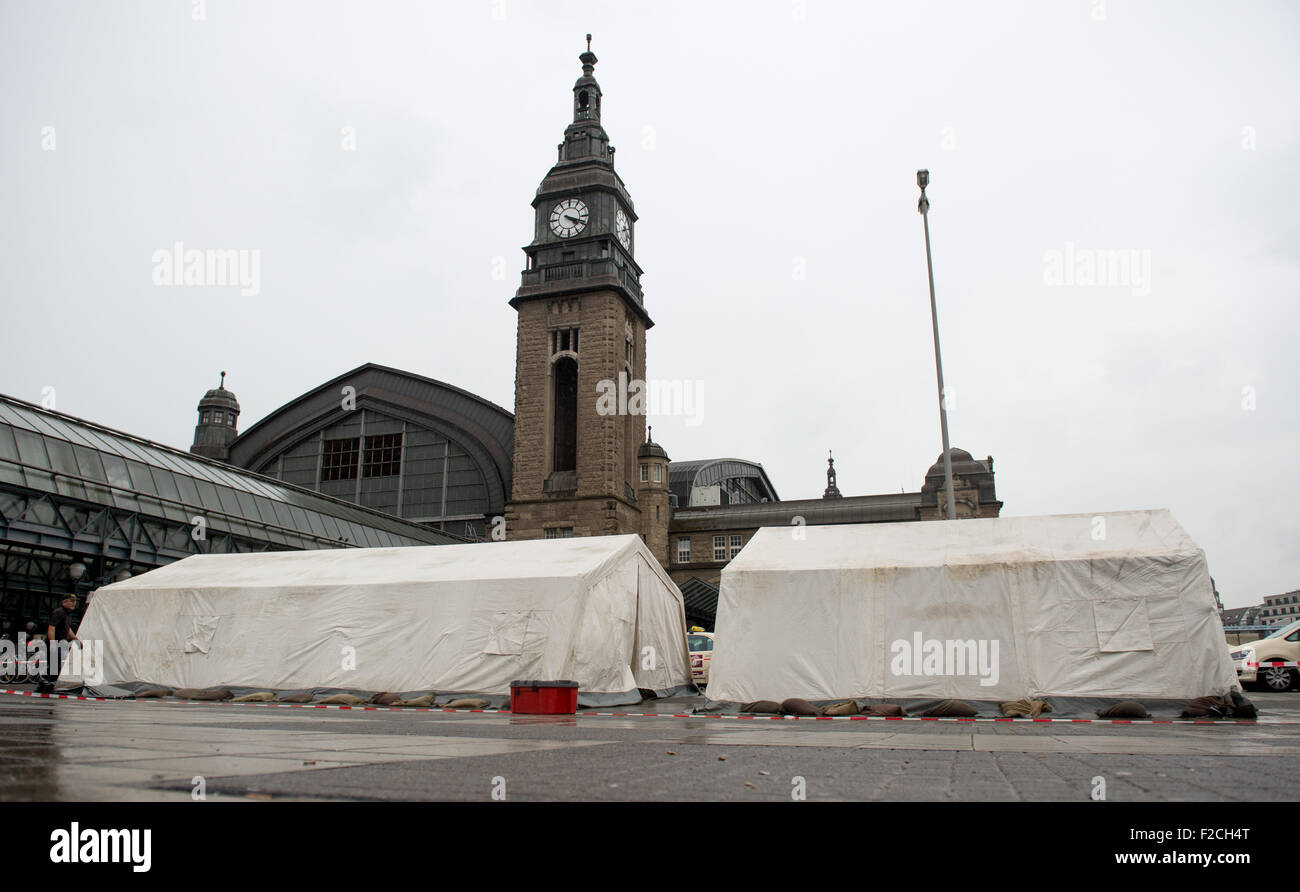 Tents for refugees in front Hamburg's main train station, Hamburg Stock