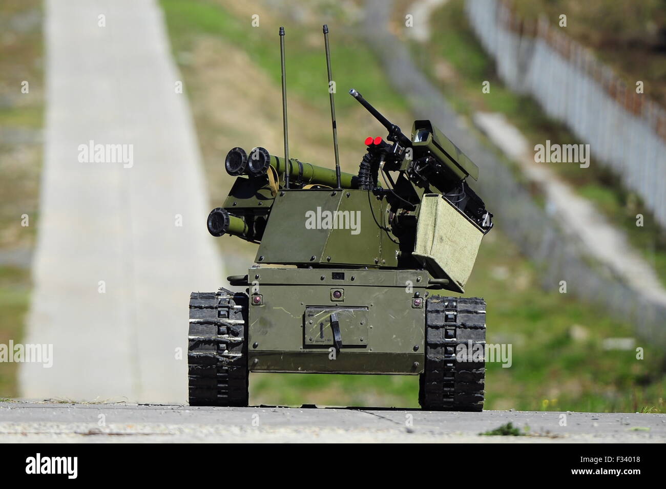 Primorye Territory, Russia. 29th Sep, 2015. A PlatformM combat robot