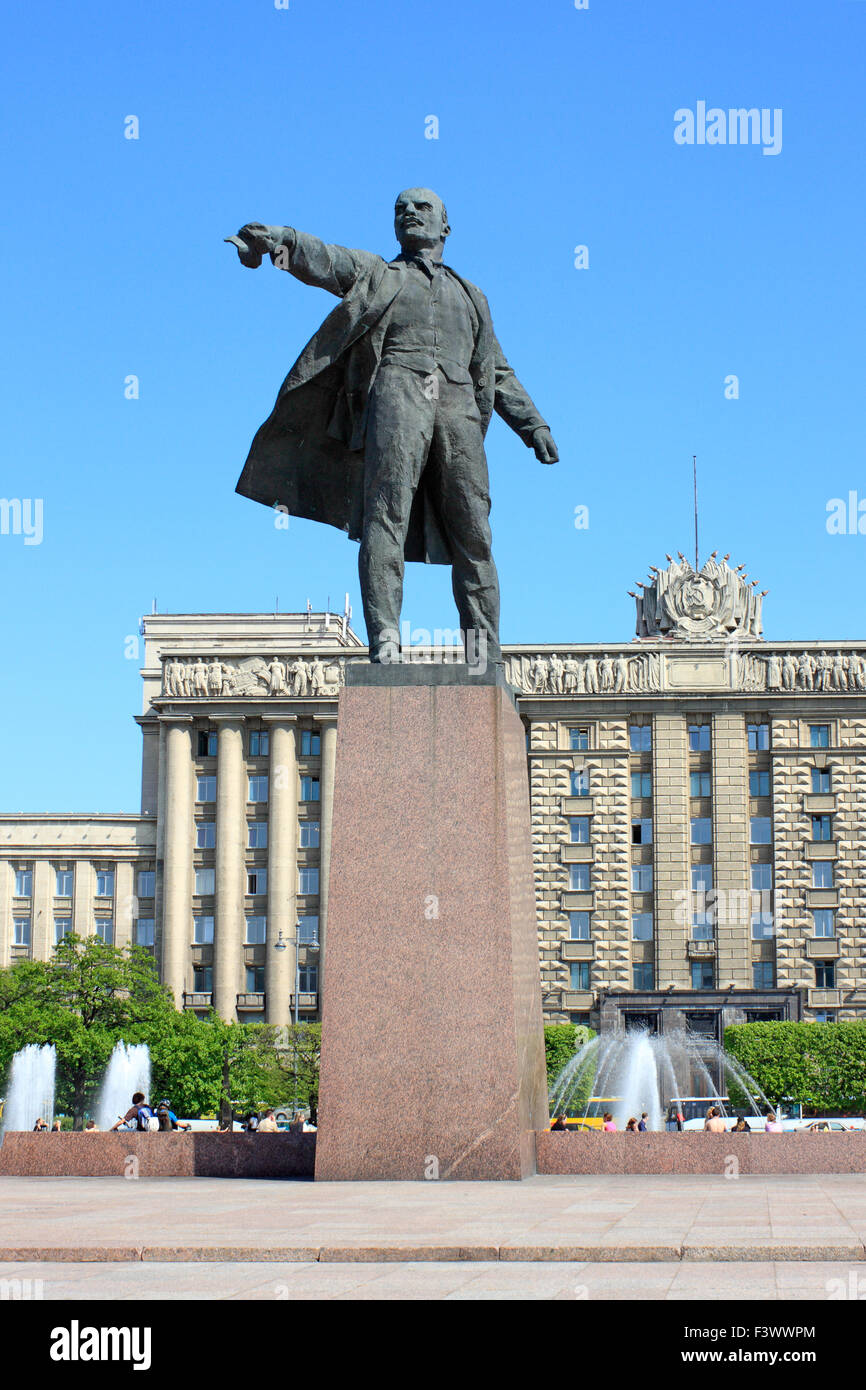 The monument to Lenin in St. Petersburg Stock Photo, Royalty Free Image