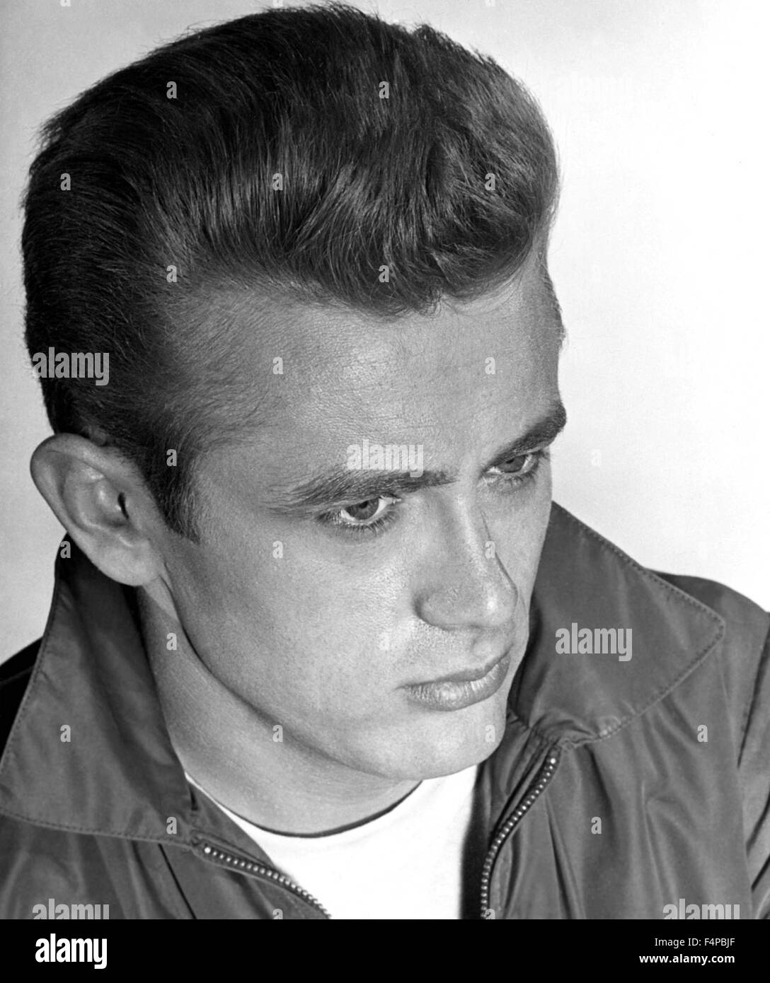 James Dean / Rebel Without A Cause 1955 directed by <b>Nicolas Ray</b> Stock Photo - james-dean-rebel-without-a-cause-1955-directed-by-nicolas-ray-F4PBJF