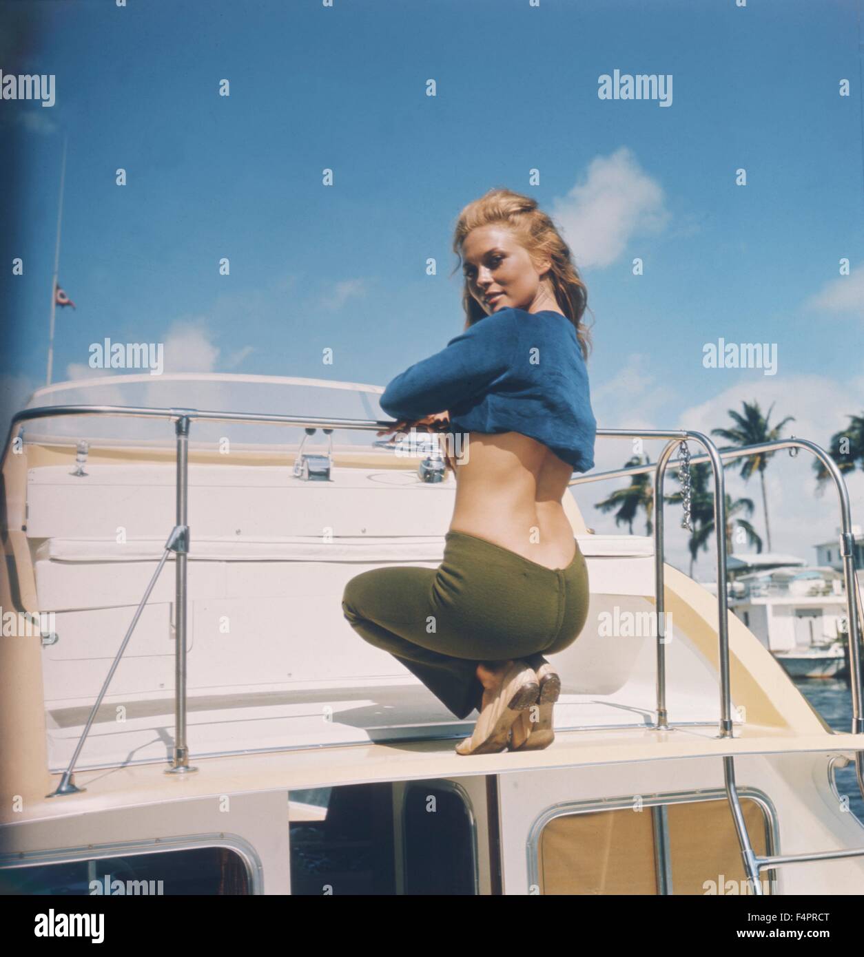 faye-dunaway-the-happening-1966-directed-by-elliot-silverstein-columbia-F4PRCT.jpg