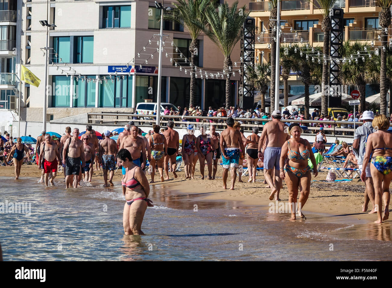 Benidorm, Spain. 6th November, 2015. Packed beaches in the hot Stock