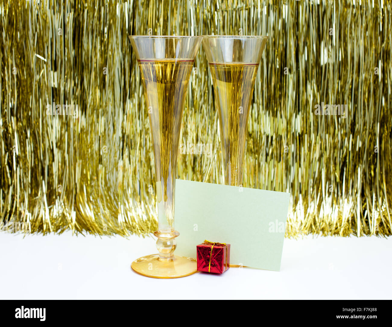 two wine glasses invitation card on golden stripes F7KJ88