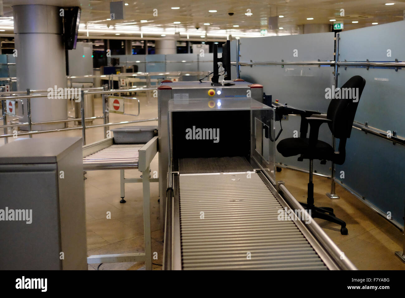 Xray scanner machine with empty roller band at security checkpoint