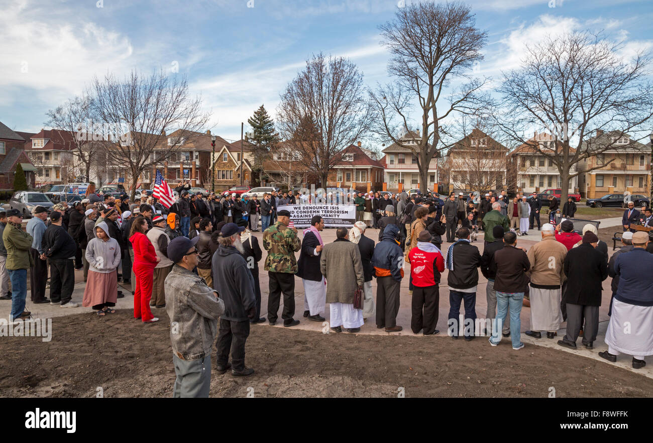 Hamtramck, Michigan USA. 11th December 2015. Muslims rally at Stock