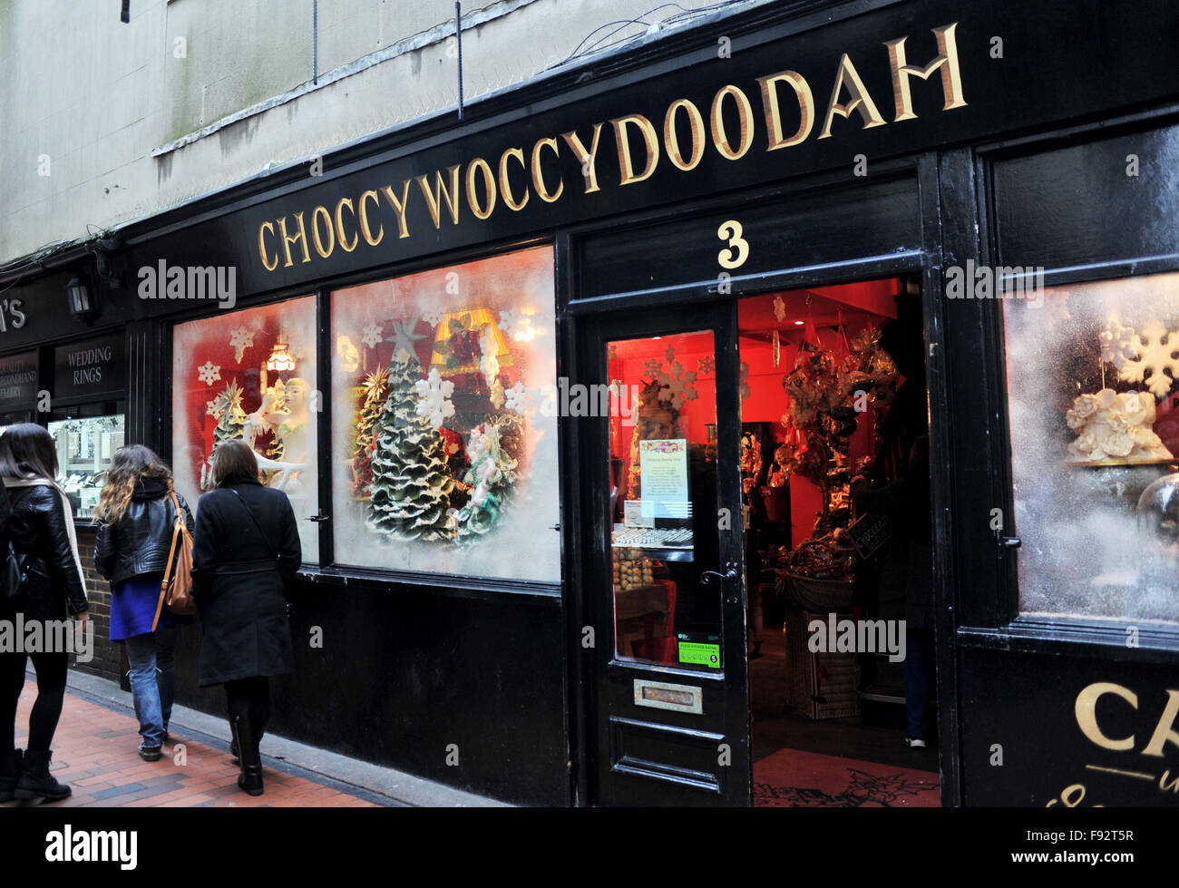 Brighton, UK. 13th December, 2015. Christmas shoppers enjoy the Stock