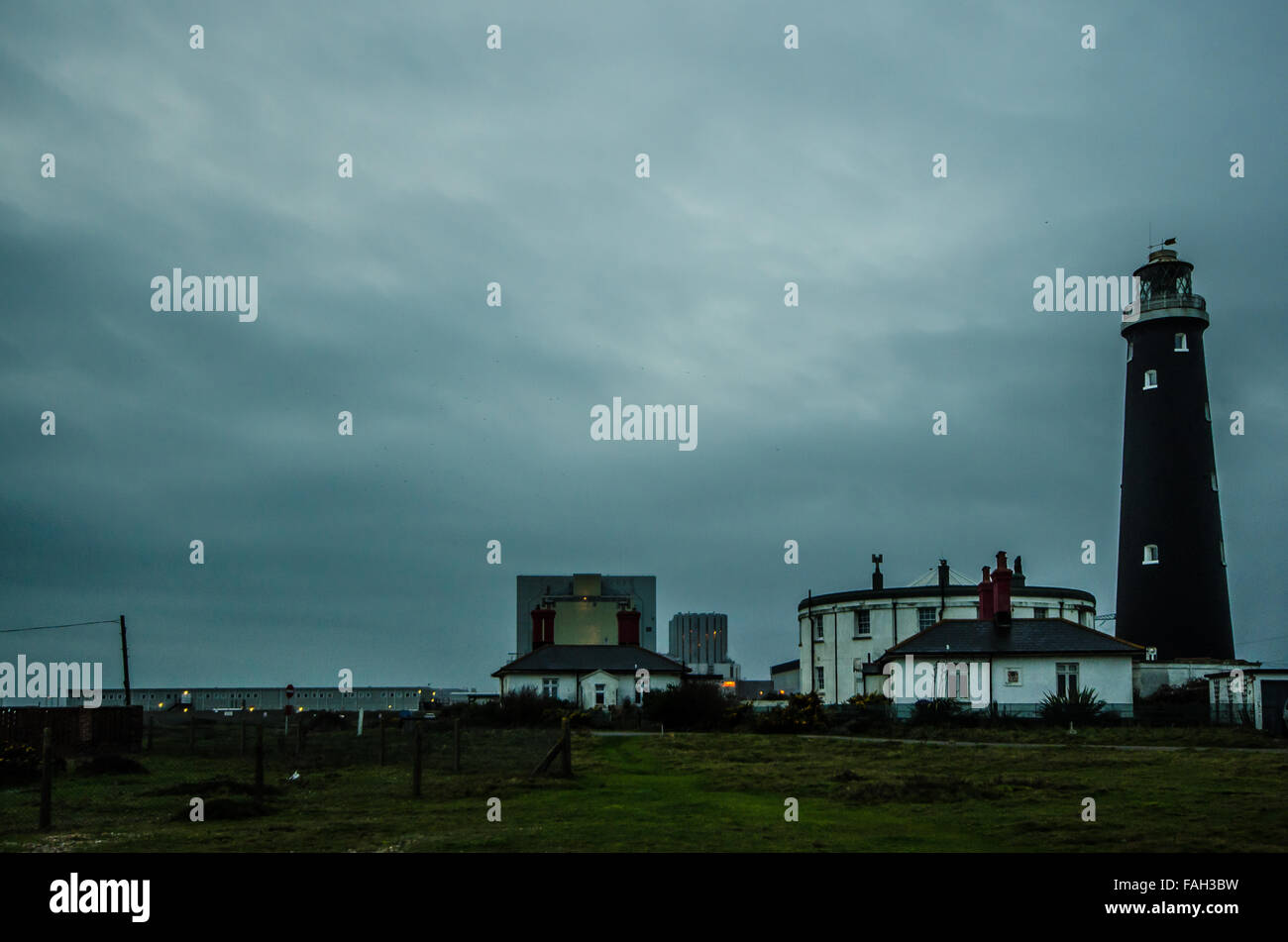 Old Lighthouse And Deactivated Dungeness A Nuclear Power Station Stock