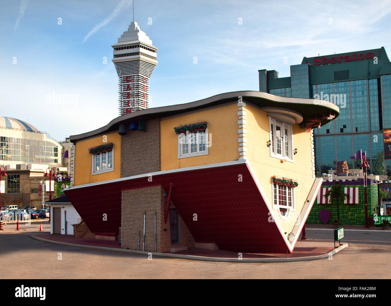 The Upside Down House the upside down house in niagara falls city, ontario, canada stock The Upside Down House the upside down house in niagara falls city, ontario, canada stock