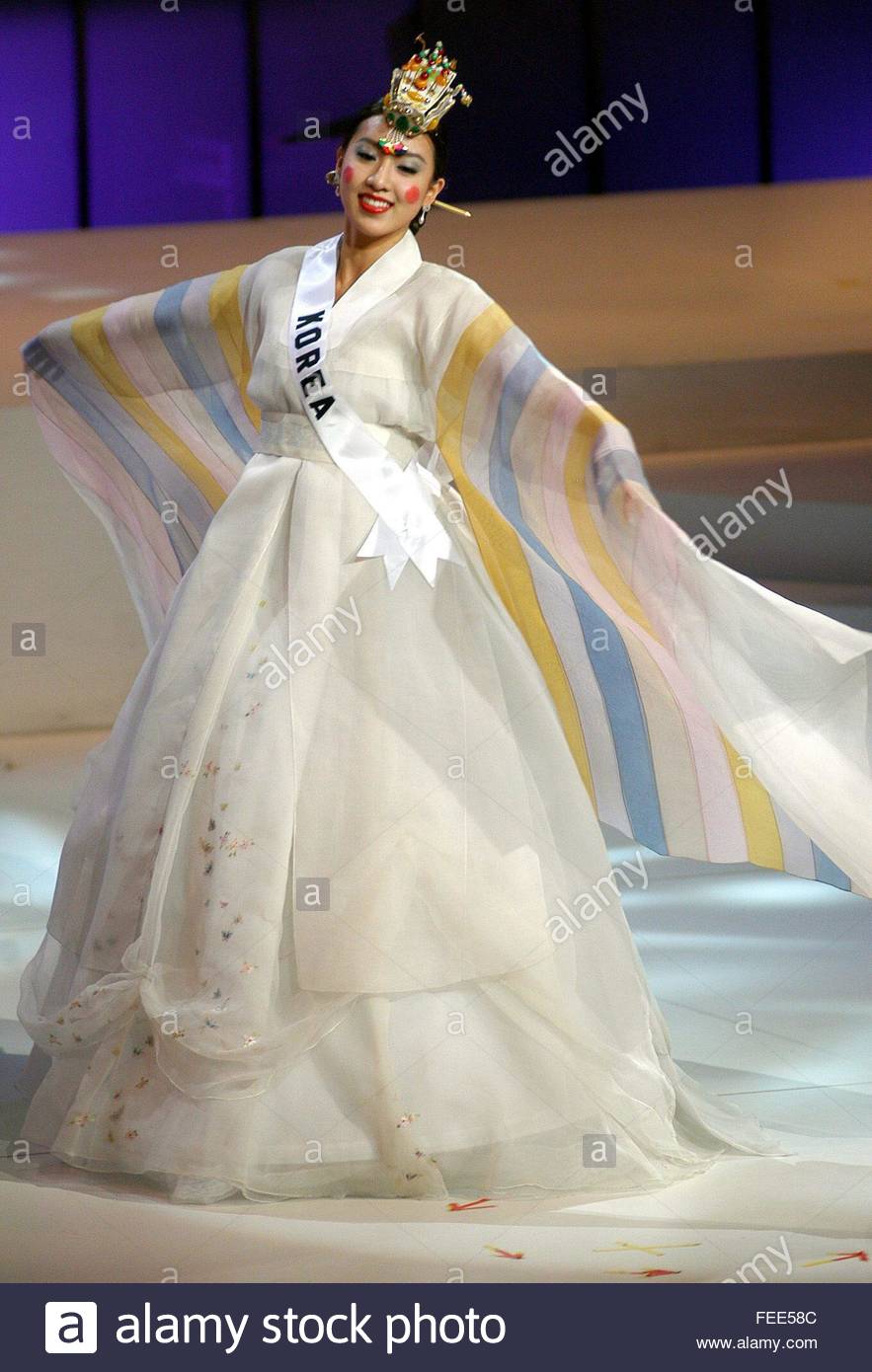 miss-korea-yoon-young-choi-in-the-tradit