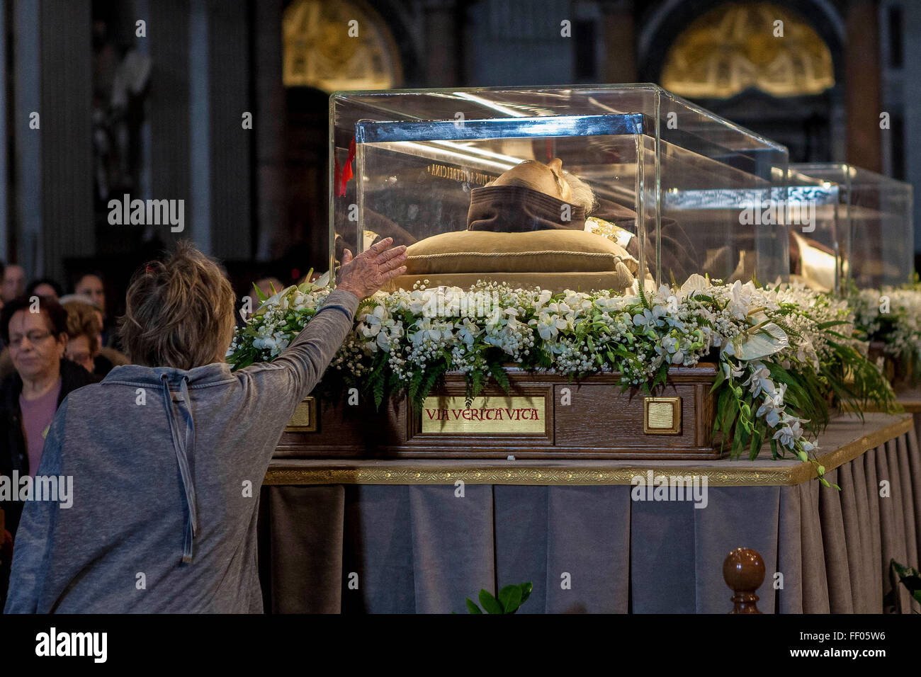 Vatican City, Vatican. 09th Feb, 2016. The relics of Saint Pio of Stock