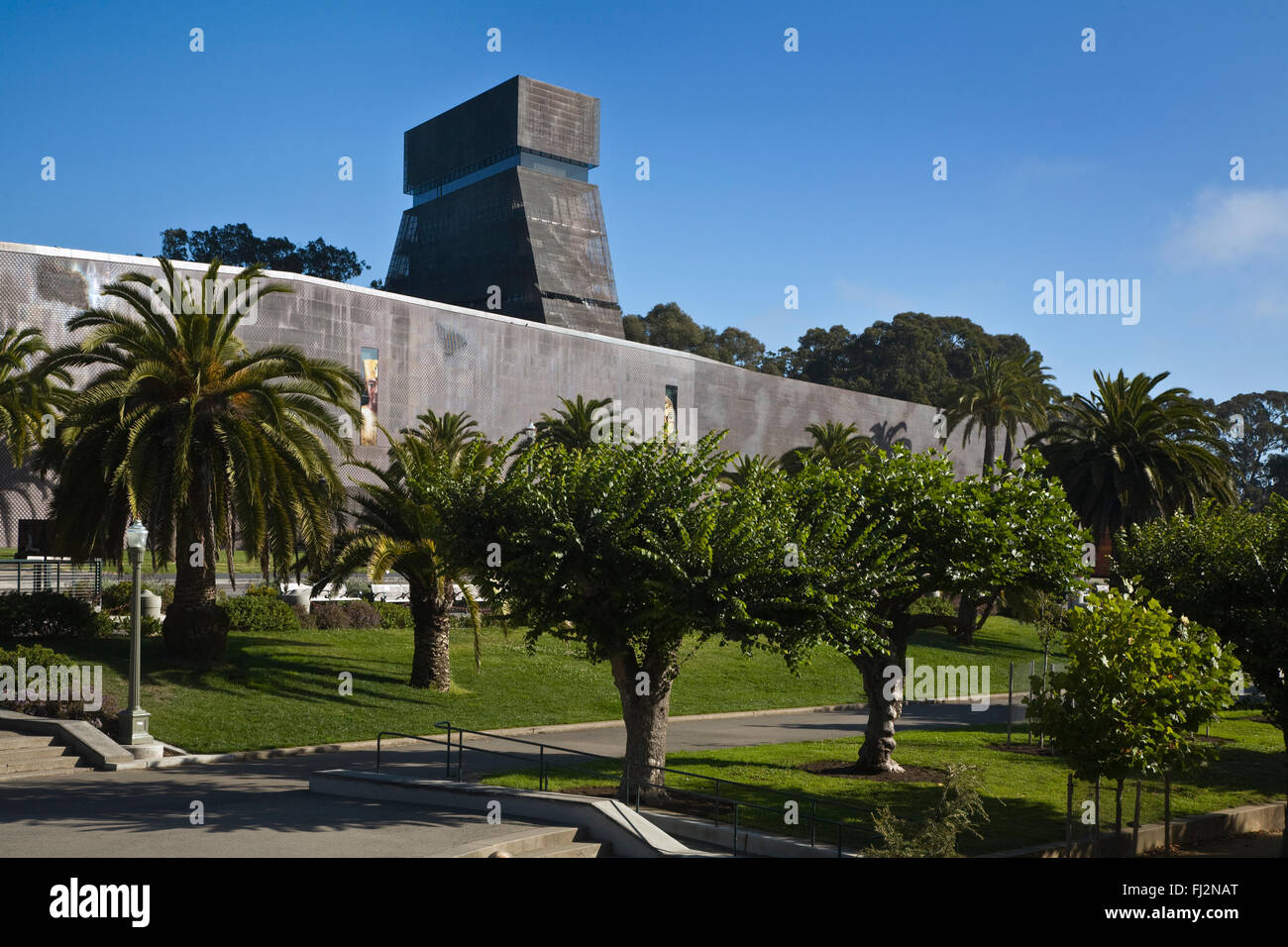 The DE YOUNG MUSEUM in GOLDEN GATE PARK designed by Herzog and De Stock