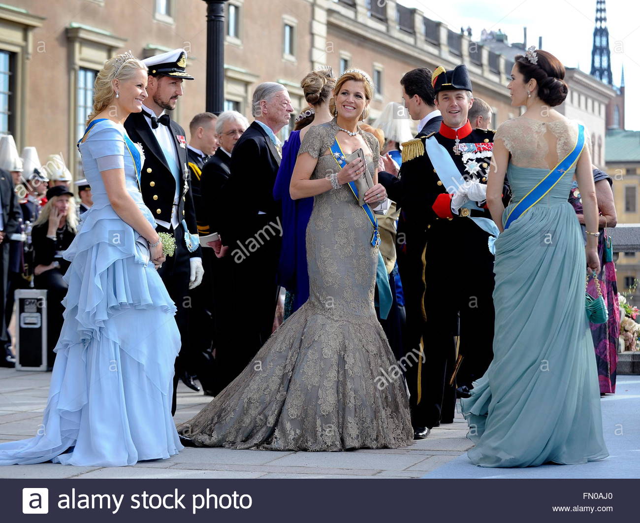 crown-princess-mette-marit-of-norway-l-crown-prince-haakon-of-norway-FN0AJ0.jpg