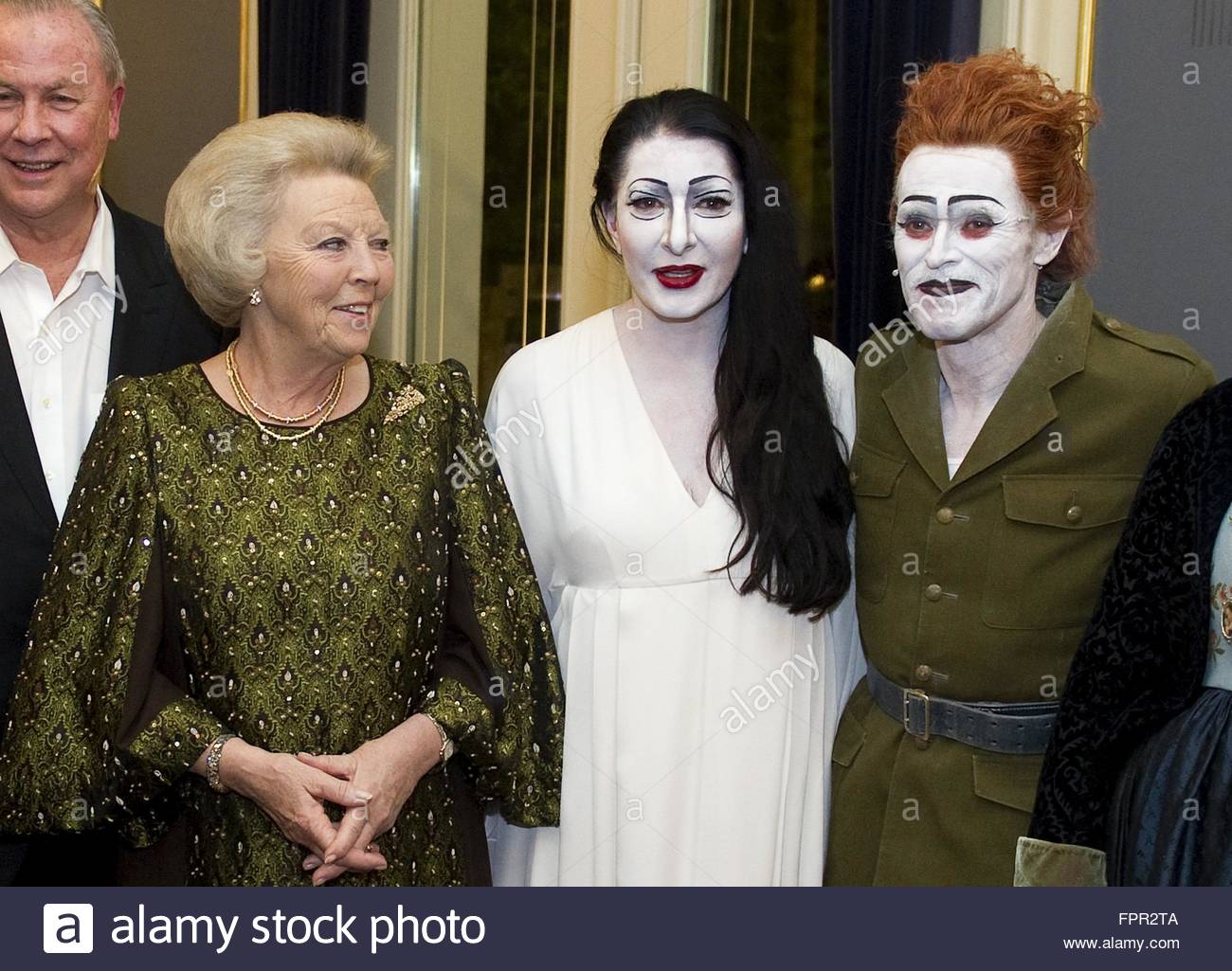 dutch-queen-beatrix-l-poses-with-serbian-born-artist-marina-abramovic-FPR2TA.jpg