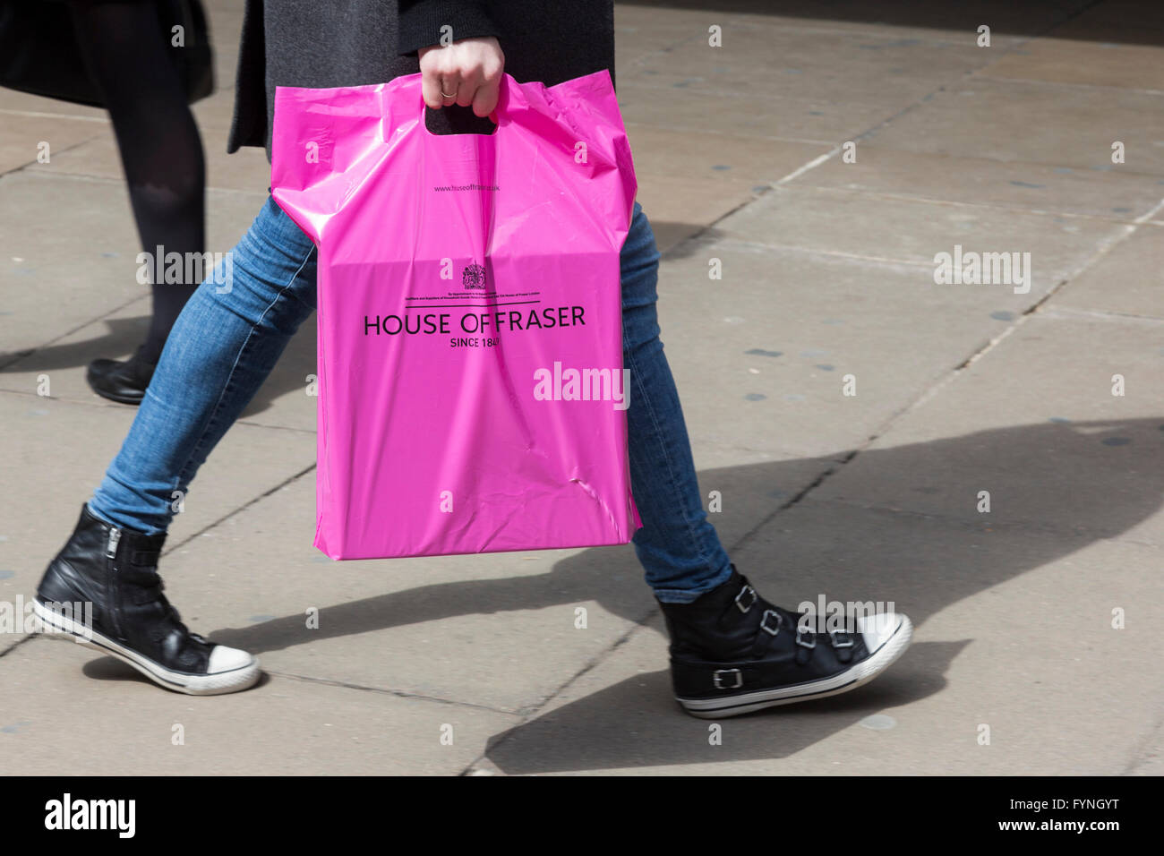 shopper-on-londons-oxford-street-carrying-a-pink-house-of-fraser-plastic-FYNGYT.jpg