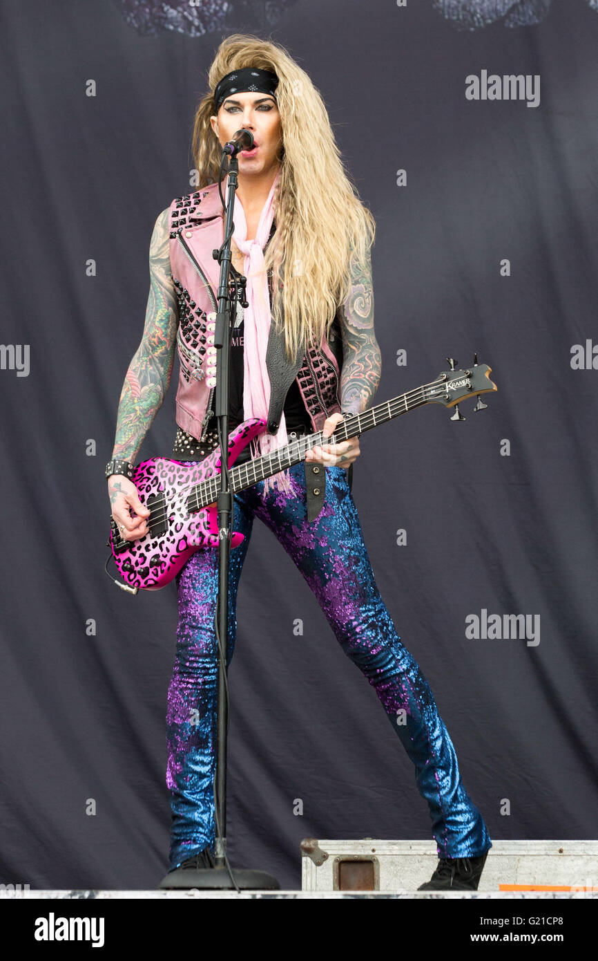 Columbus, Ohio, USA. 21st May, 2016. Bassist LEXXI FOXX of Steel Stock Photo, Royalty Free Image