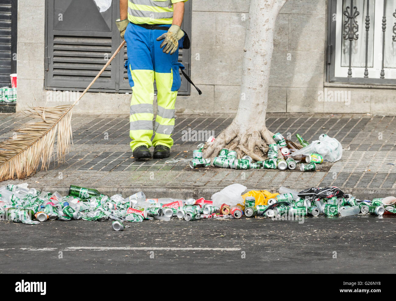council-worker-cleaning-up-beer-cans-and-plastic-cups-using-palm-tree-G26NY8.jpg