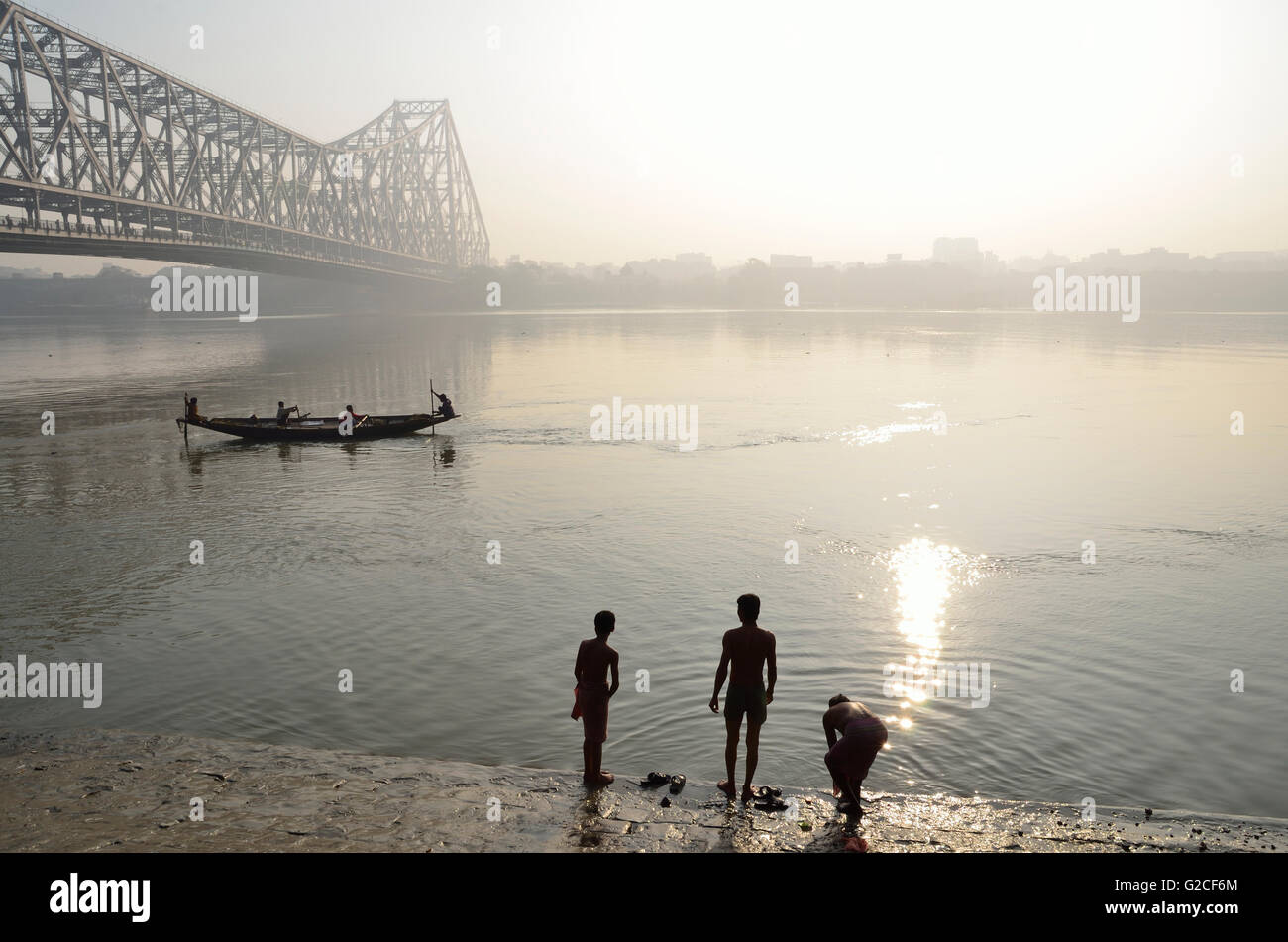 winter in kolkata As such the kolkata weather is heavily influenced by the sea kolkata experiences three major seasons of summer, monsoon and winter the weather during the winter is very favorable in kolkata december to february is the winter season in kolkata. winter in kolkata As such the kolkata weather is heavily influenced by the sea kolkata experiences three major seasons of summer, monsoon and winter the weather during the winter is very favorable in kolkata december to february is the winter season in kolkata.