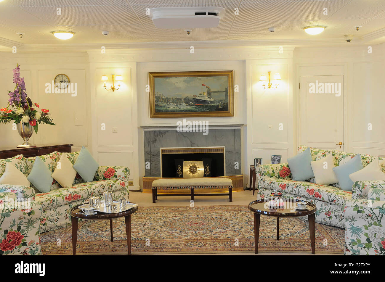 Scotland, Edinburgh, Leith, Royal Yacht Britannia, interior room Stock Photo 105039395 Alamy