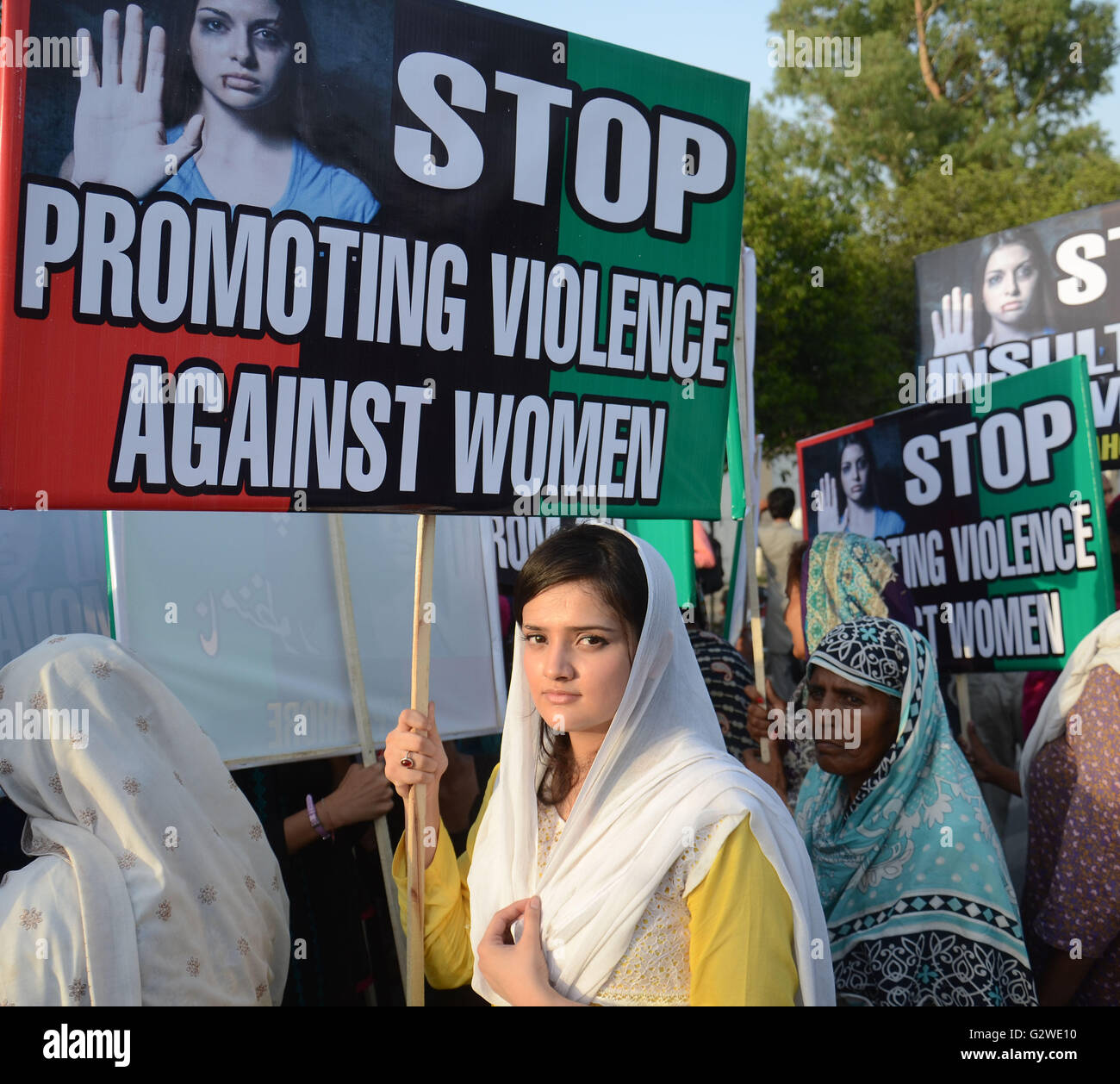Lahore, Pakistan. 03rd June, 2016. Women activists of Pakistan Stock