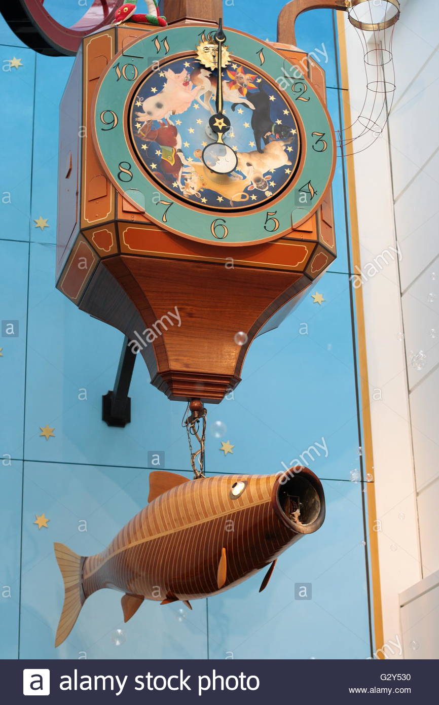 Wishing Fish Clock in Regent Arcade, Cheltenham, UK Stock Photo